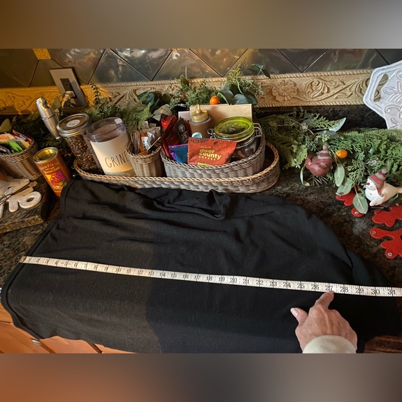 EUC Mountain Hardware Men's black 1/4 Zip black base layer top - Picture 10 of 10